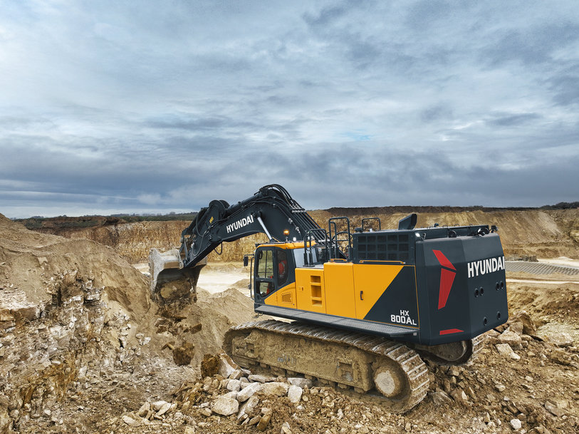 HD HYUNDAI lance des pelles sur chenilles de 80 et 100 tonnes